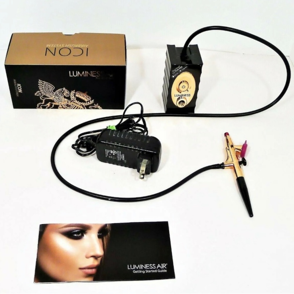 LUMINESS AIR ICON BEAUTY AIRBRUSH SYSTEM W/6 FOUNDATIONS AND 1 BLUSH- WITH DVD